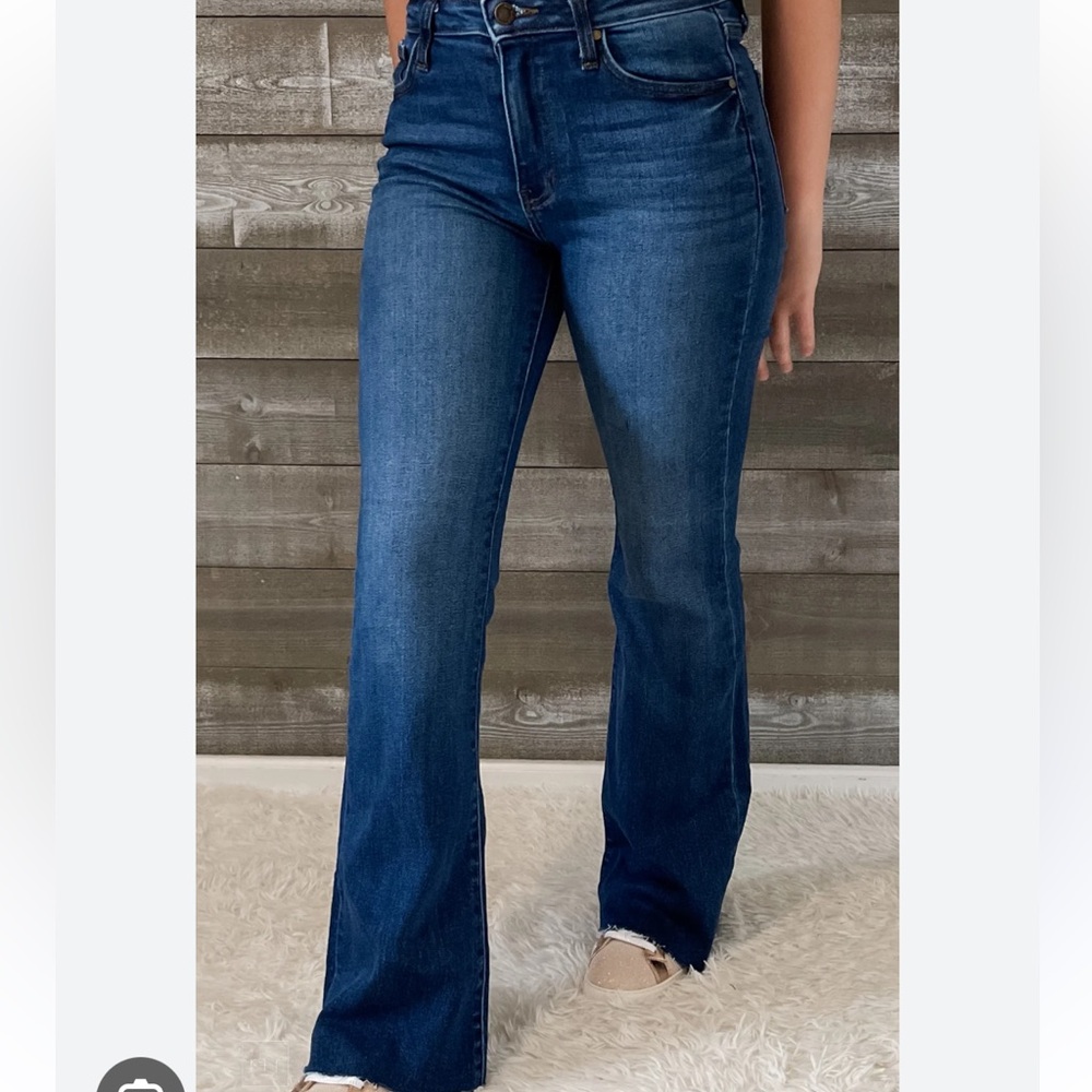 Just Black - Mid Rise Straight Bootcut jeans. Dark Denim